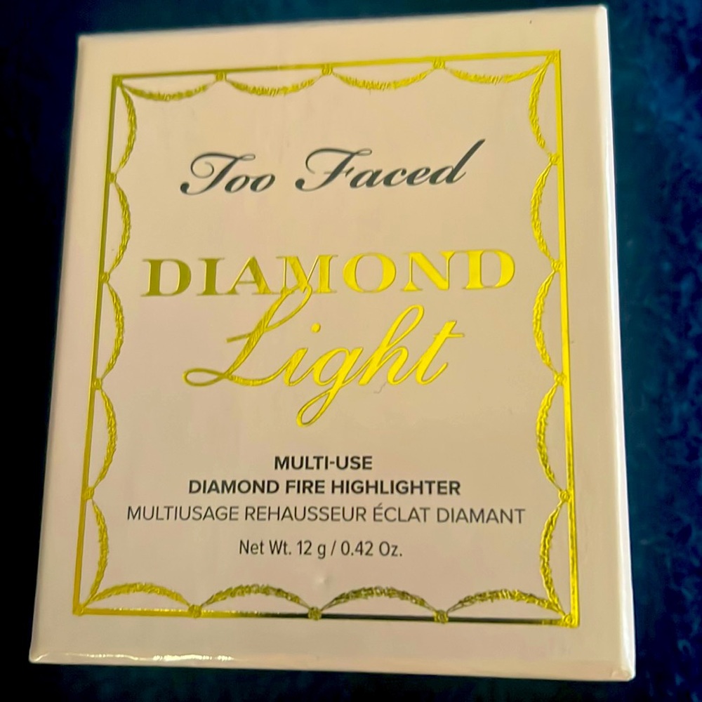 Brand new in box Too Faced Diamond Light highlighter. Works on any skin tone.